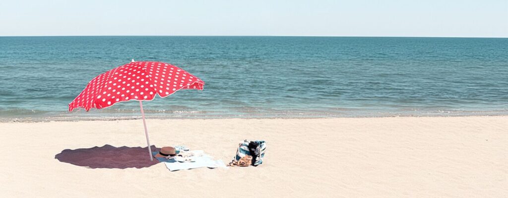 Seaside-Essentials_-How-to-Pack-for-the-Beach-min