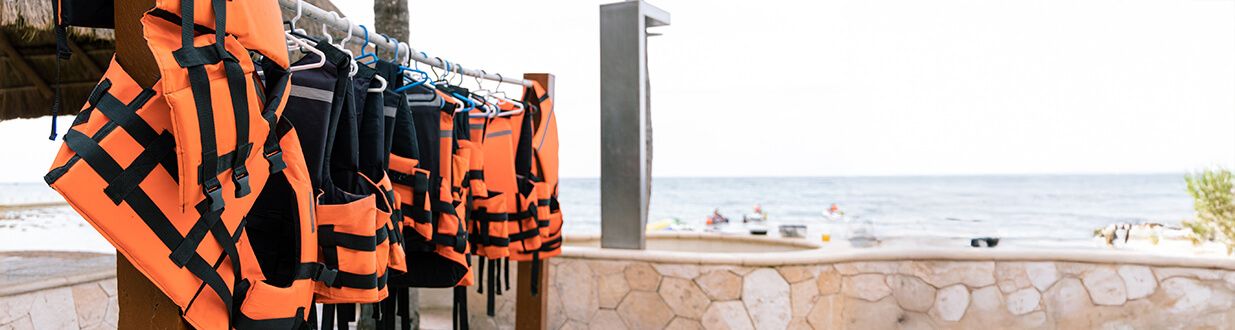 boating-safety-lifevests