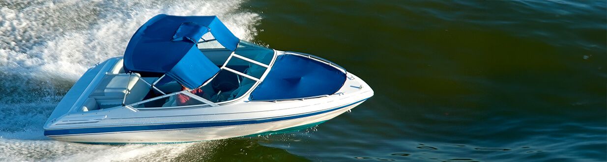 What-is-the-difference-between-a-deck-boat--and-a-pontoon-boat
